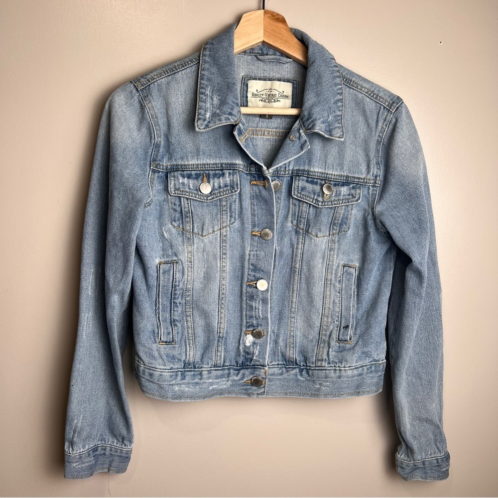 Ashley-Vintage Charm Distressed Light Wash Denim Teen Jkt, Sz Small Cotton, EUC